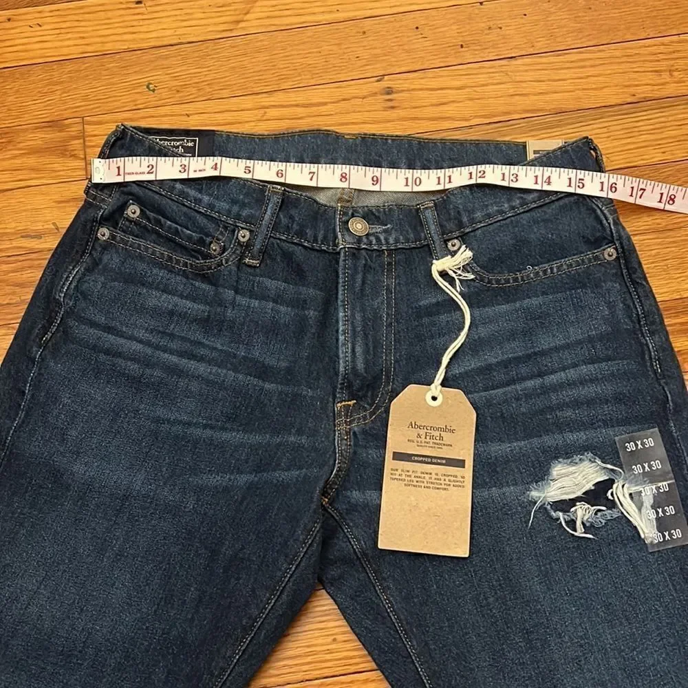 NWT A&F Rustin Cropped Athletic Slim Jeans size 30”‎